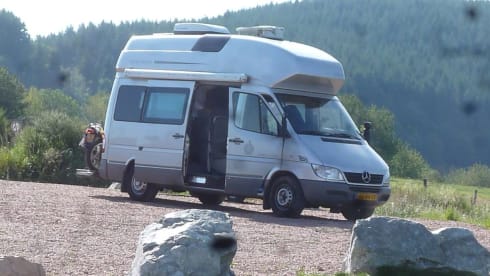 James Cook – Nice 4-person camper van: Adventure with comfort