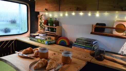 Sully – 2/3 Berth Boutique Off Grid Adventure Van near the Peak District.