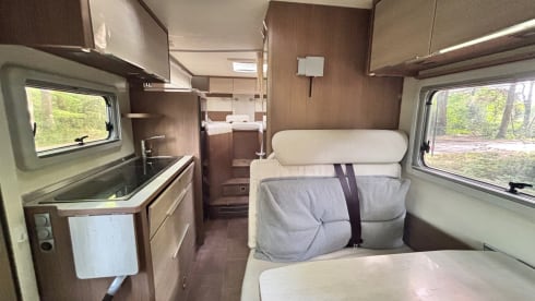 4-person Bürstner Viseo i690G integrated motorhome from 2014