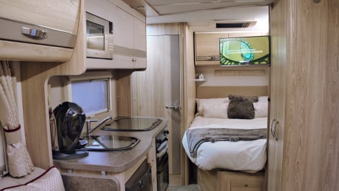 Pearl –  Essex based,4 berth luxury for your Summer/Autumn break.Insurance included