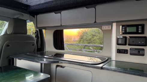 Nellie – 4 berth Vauxhall Vivaro campervan 2021