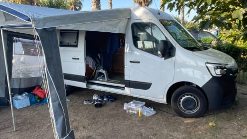 Stealth camper  – 2 berth Renault bus from 2021