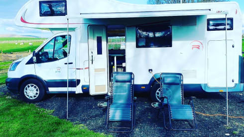 Movie Motorhome – 6 berth Ford zefiro motorhome 