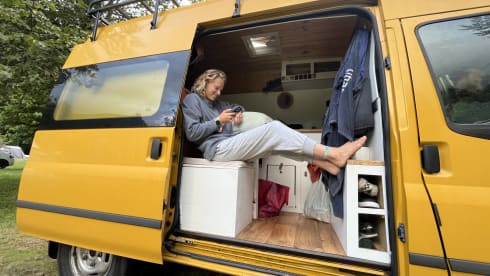 Eddie – Eddie the yellow camper van