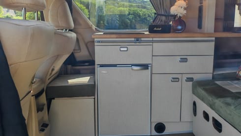Leo – Toyota Alphard Hybrid Automatic Campervan 