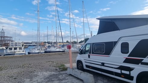 Adria Twin Sport 640 SGX – New 2025 spacious Campervan for 4