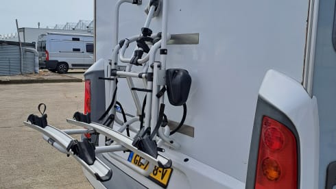 3-seater Knaus semi-integrated from 2026