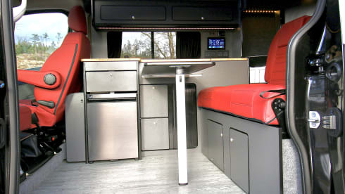 Floyd – 2025 Renault Crusader Off-Grid 4-berth Campervan
