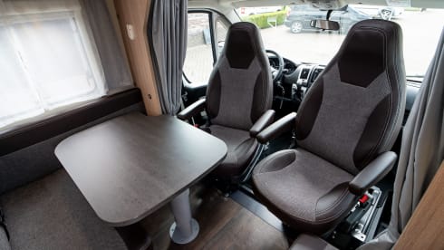 half integraal camper – 4p Sunlight semi-integrated from 2018