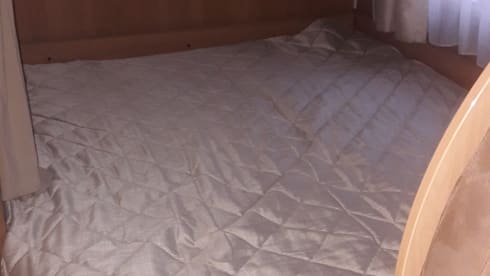 Compact cozy 2/4 person Camper