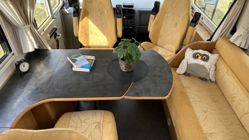 Discover freedom with our fresh Hymer B 584 – with bar layout, lifting bed 