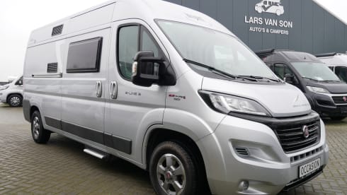 McLouis 5 Menfys Silverline, Sleep / 4 Seats.