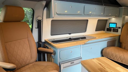 woody – Luxury 4 berth Automatic Volkswagen campervan brand new 2025 conversion 