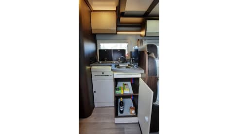 Benimar 2021 – Luxury 4 person camper, 2021 with 170 hp powerful engine!