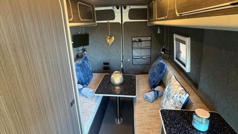 Marge – Campervan met 3 slaapplaatsen, volledig zelfvoorzienend. 