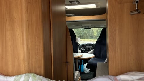 Mooie camperbus Pössl 2WIN PLUS met praktische en mooie opties