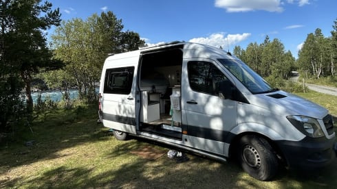 Bes – 2-seater Mercedes-Benz bus from 2017