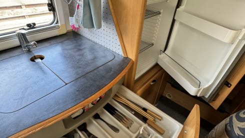 Camper – Spacious and luxurious 4-person Hymer with starlink wifi
