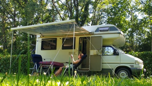 Volkswagen T4 Karmann Camper with round seat
