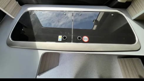 Jim – Nissan campervan met 4 slaapplaatsen uit 2009