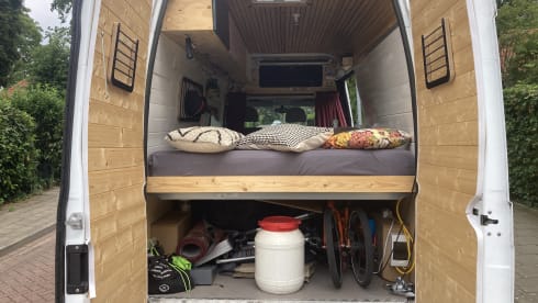 Campervan per 2 persone autosufficiente dal punto di vista energetico con terrazza prendisole (e altezza interna di 193 cm)