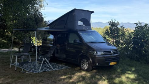 4p Volkswagen campervan uit 2014