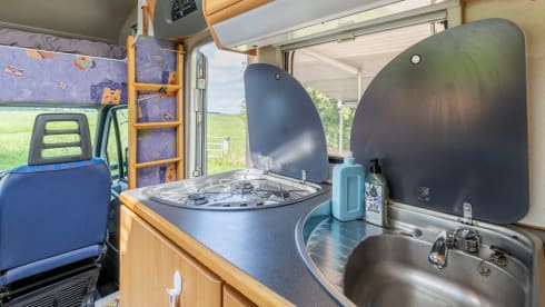 Knaussie – Wonderful compact alcove camper with 4 sleeping places