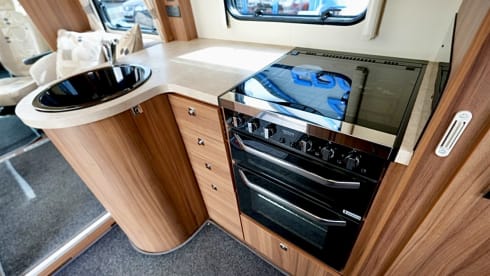 Heasman Holiday MotorHome – 4 Berth Peugeot integrated from 2015
