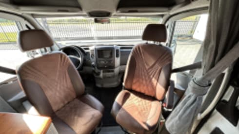 Joy Ride – 2p Volkswagen Crafter from 2010