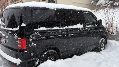 2p Volkswagen bus uit 2015