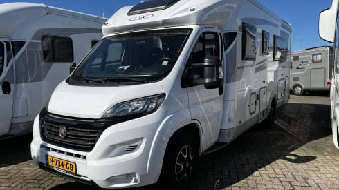 6 LMC T712 – LMC camper T712 4 persons