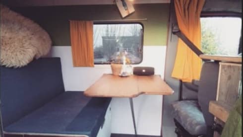 BussievanBassie – 2p Mercedes-Benz bus uit 2005