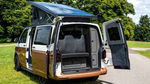 Floki – Luxury 4 berth Volkswagen campervan 2017