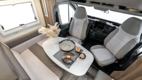 Compleet uitgeruste Roller Team semi-integrated uit 2025 met Starlink