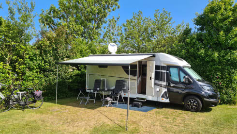 Beautiful Sunlight T68 Adventure Edition AUTOMATIC with spacious single beds.