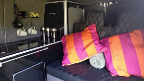 Vinnie  – Mercedes-Benz Wohnmobil mit 2 Schlafplätzen ab 2026