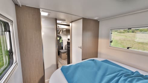 Lucy – 2p Carado from 2024, Queen bed, Semi-integrated