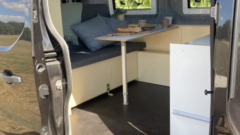 Matty – Matty camper super bus to go on an adventure!