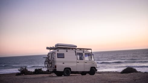 Elton – Elton - da ambulanza militare d'epoca a camper da sogno