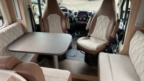 Vrijheid 1 – Bürstner T660 Limited French bed + lifting bed 2021