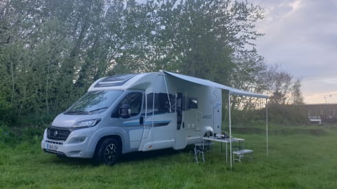 Wanderlust – Modern 6-Berth Motorhome with 5 Seatbelts - Your Adventure Awaits!