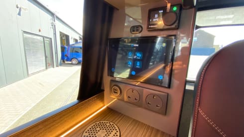 VW Campervan SWB – VW Transporter 6.1 | Camper King Brand New Conversion 