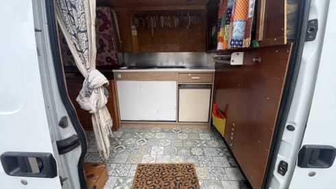 Koos – Off-the-grid camper from 2004
