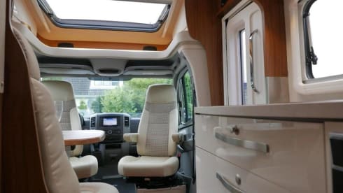 2p Mercedes-Benz semi-integrated uit 2016
