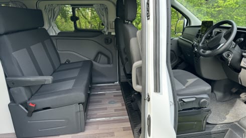 Henry – 4 berth Ford campervan 