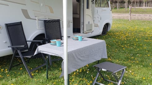 luxurious 4-person Bavaria Arctic integral from 2014