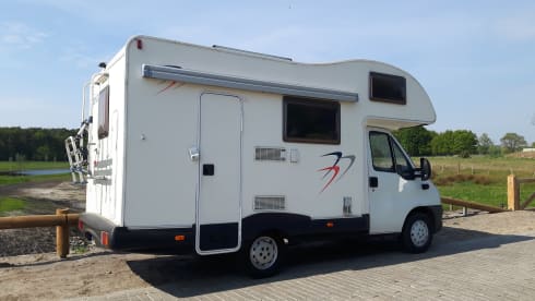 Spacious Fiat 2006 with a fixed bed, air conditioning and a very cozy interior.