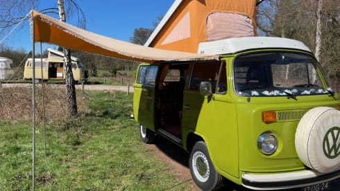 Putu – Volkswagen T2 from 1977, perfect condition