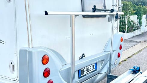 6 seater camper with motorcycle rack