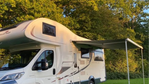 Maddie – Luxurious 6 berth Roller Team 746 from 2018